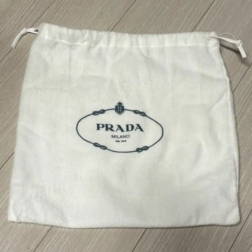[BUNJANG] Prada Hobo Bag White / 프라다 호보백 화이트