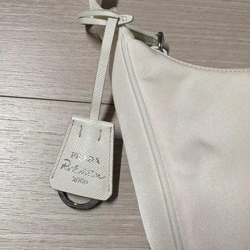[BUNJANG] Prada Hobo Bag White / 프라다 호보백 화이트