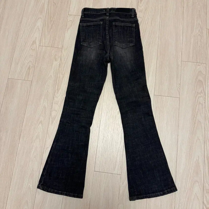 [BUNJANG] Hawa Black Denim Bootcut Jeans / Hawa 하와 데님 흑청 부츠컷