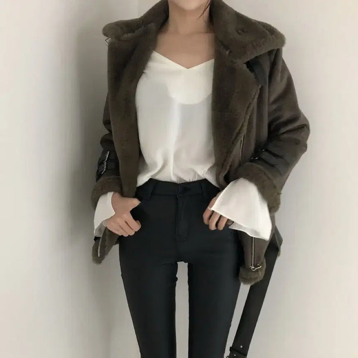 [BUNJANG] Buckle Detail Faux Shearling Jacket / 버클 무스탕
