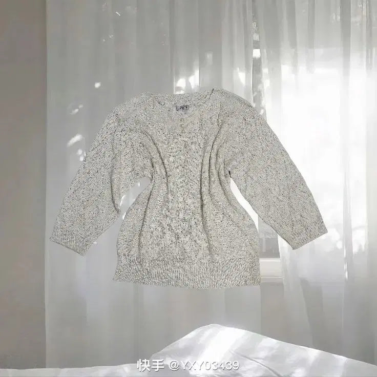 [BUNJANG] Ivory Mori V-Neck Knit Top / 아이보리 모리 단추 레이어드용 브이넥 니트