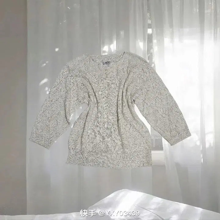[BUNJANG] Ivory Mori V-Neck Knit Top / 아이보리 모리 단추 레이어드용 브이넥 니트