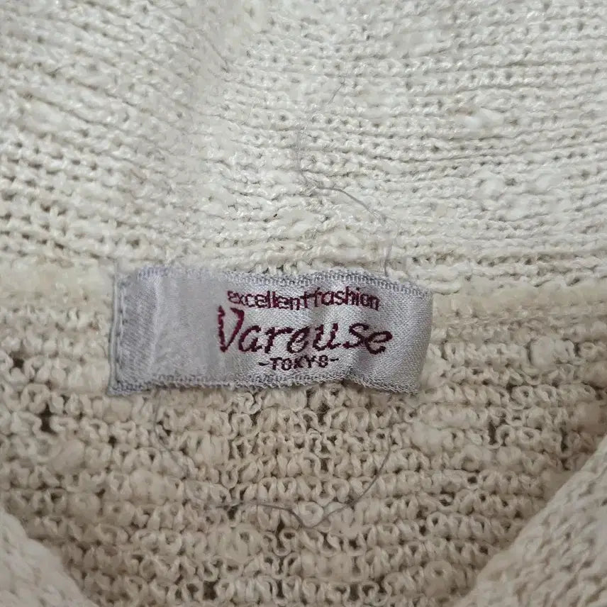 [BUNJANG] Ivory Mori V-Neck Knit Top / 아이보리 모리 단추 레이어드용 브이넥 니트