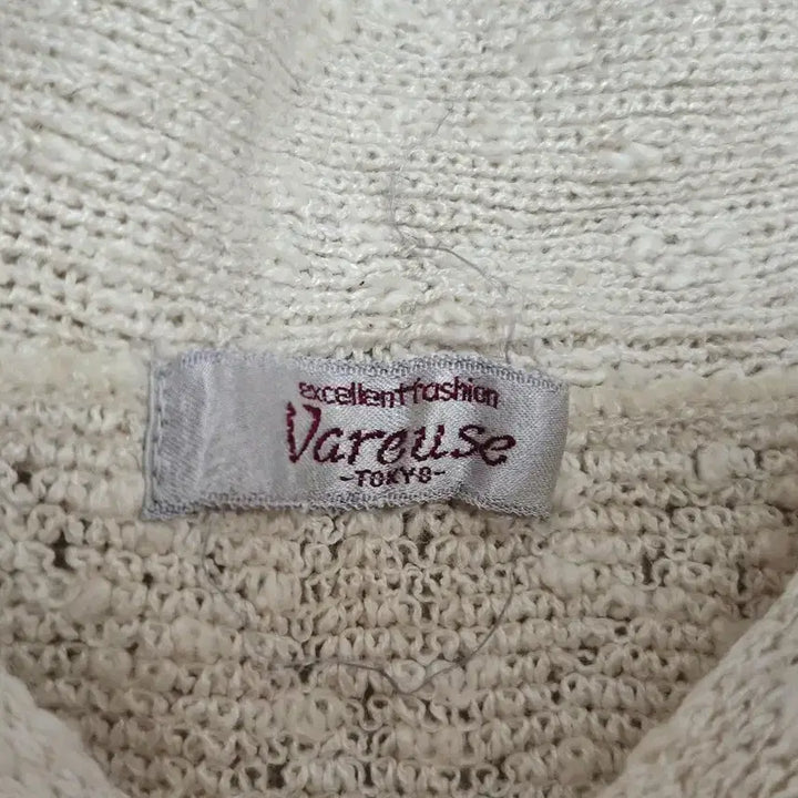 [BUNJANG] Ivory Mori V-Neck Knit Top / 아이보리 모리 단추 레이어드용 브이넥 니트