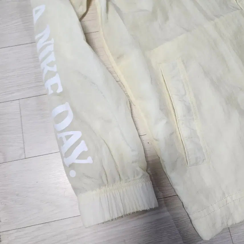 [BUNJANG] Nike Daisy Windbreaker Jacket L / Nike 나이키 데이지 바람막이 점퍼 L