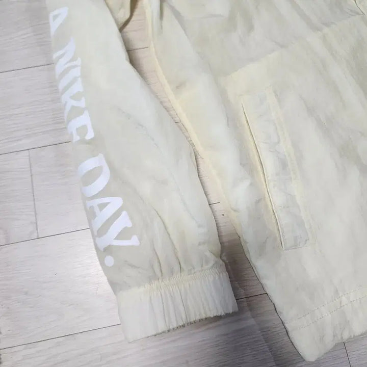 [BUNJANG] Nike Daisy Windbreaker Jacket L / Nike 나이키 데이지 바람막이 점퍼 L