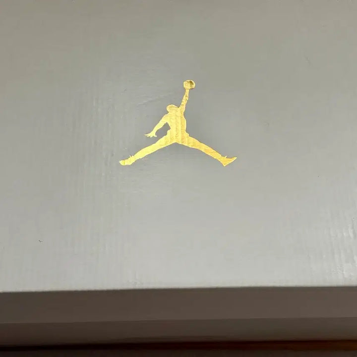 [BUNJANG] Nike Air Jordan 1 Beige Sneakers / 새상품 나이키 조던 에어 1 스우시 스니커즈