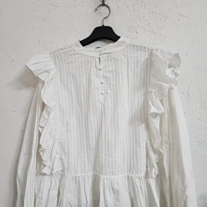 [SOLD OUT] 화이트 프릴 블라우스66