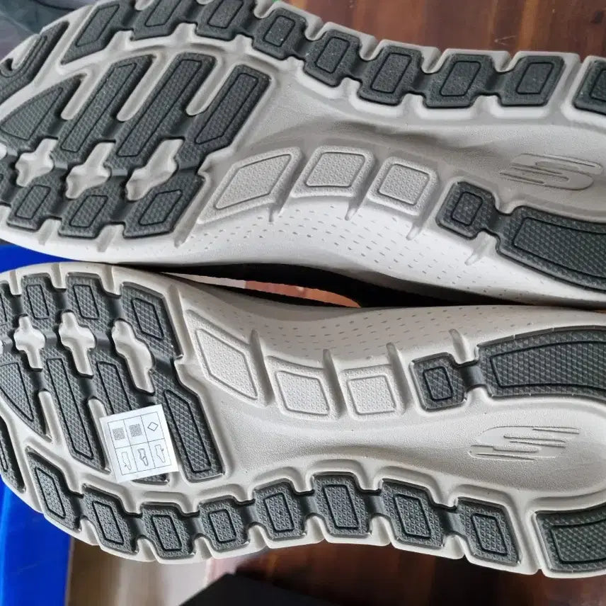 [BUNJANG] Skechers Arch Fit Sneakers / 스케쳐스 아치핏 운동화 새거 미착용 (백화점구매) 반값