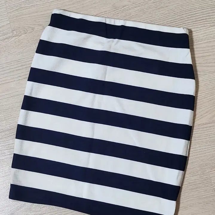 [BUNJANG] Striped Knit Slim Fit Skirt / 허리밴딩 슬림핏 니트 스커트