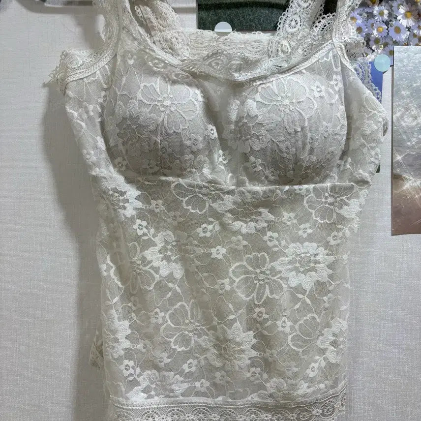 [BUNJANG] White Lace Built-in Bra Tank Top / 화이트 레이스 캡내장 나시