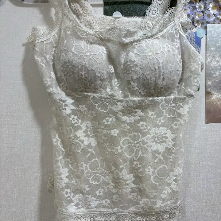 [BUNJANG] White Lace Built-in Bra Tank Top / 화이트 레이스 캡내장 나시