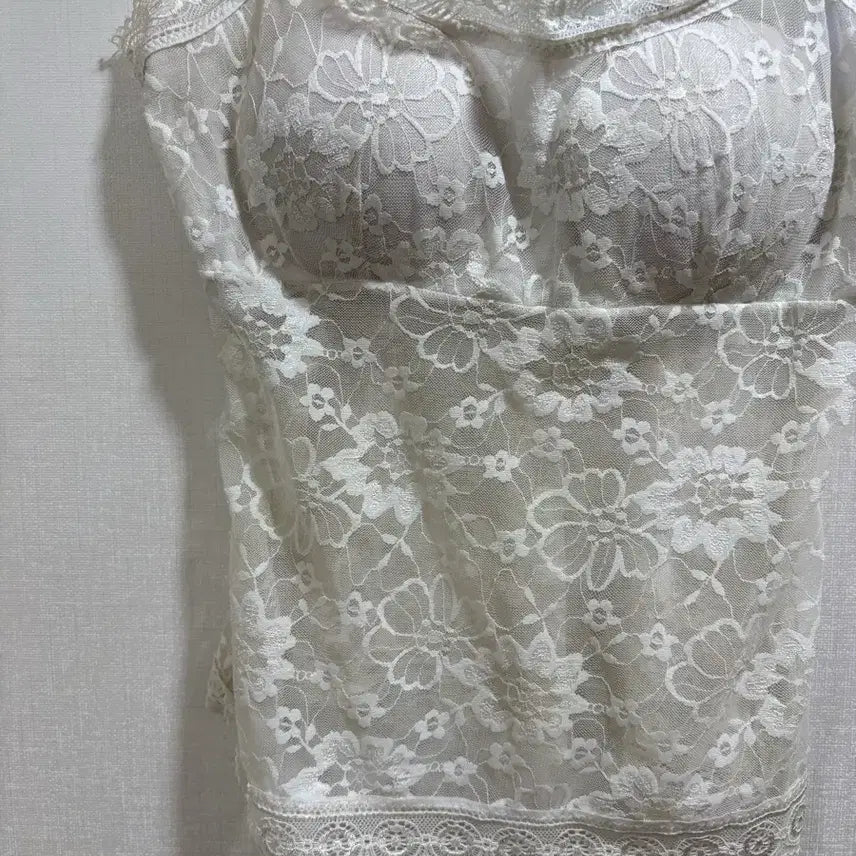 [BUNJANG] White Lace Built-in Bra Tank Top / 화이트 레이스 캡내장 나시