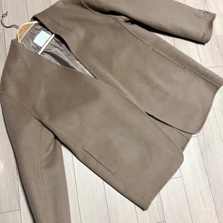 [BUNJANG] Idee Wool 90% No-Collar Half Coat Beige Handmade Jacket / 제평 이데 idee 울90% 노카라 하프코트 베이지핸드메이드오픈숏반울자켓