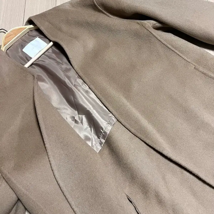 [BUNJANG] Idee Wool 90% No-Collar Half Coat Beige Handmade Jacket / 제평 이데 idee 울90% 노카라 하프코트 베이지핸드메이드오픈숏반울자켓