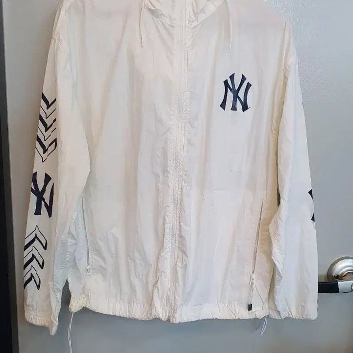 [SOLD OUT] 뉴욕양키스 (mlb) 얇은 바람막이 후드점퍼 95