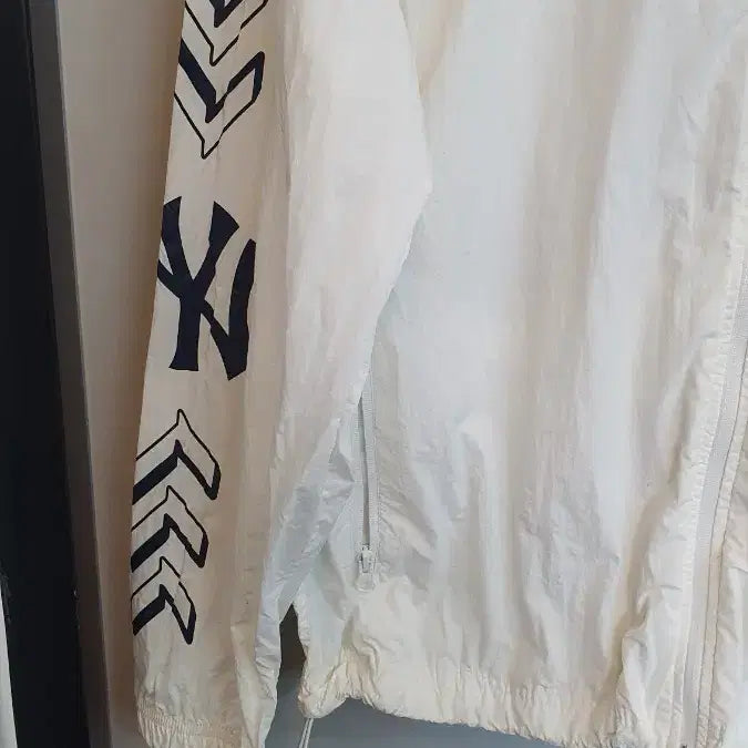 [SOLD OUT] 뉴욕양키스 (mlb) 얇은 바람막이 후드점퍼 95