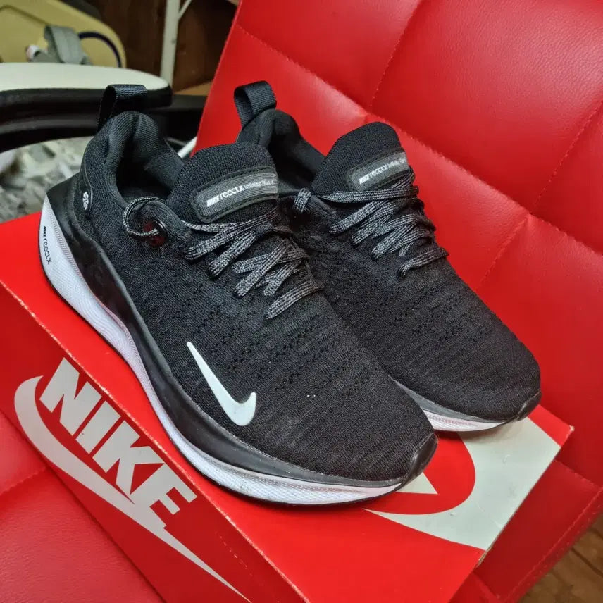 [BUNJANG] Nike Running Shoes Black (240) / 나이키 런닝화 (240)