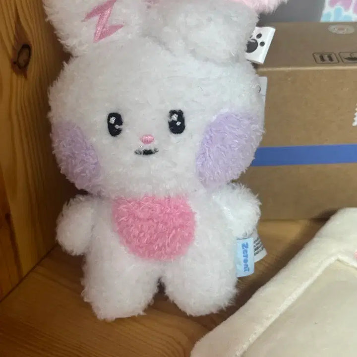[BUNJANG] ZB1 Han Yujin Doll + Box + Photocard / 제베원 한유진 인형 +상자 +포카