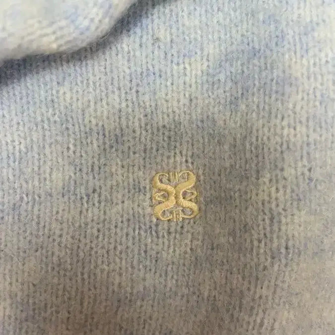 [BUNJANG] Setter Mohair V-Neck Knit Sky Blue / 세터 모헤어 브이넥 니트 스카이 블루