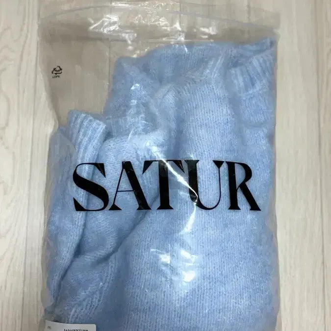 [BUNJANG] Setter Mohair V-Neck Knit Sky Blue / 세터 모헤어 브이넥 니트 스카이 블루