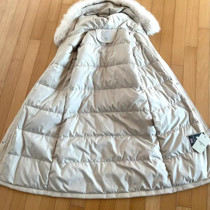 [BUNJANG] Celebshop Edition Saga Fox Goose Down Jacket / 새제품,셀렙샵에디션 사가폭스 구스다운 아이보리 현판매가399000원