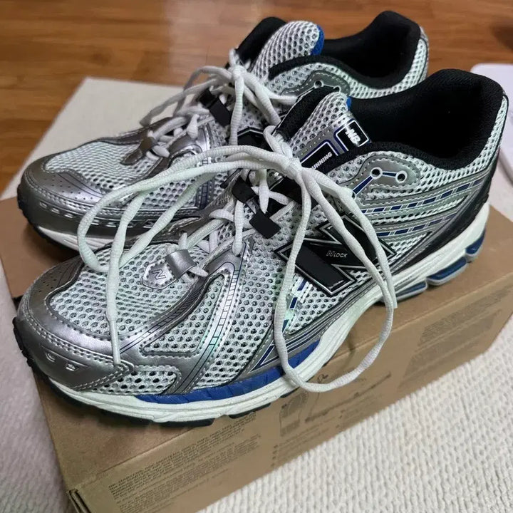 [BUNJANG] New Balance 1906R Silver Metallic Sneakers / [280] 뉴발란스 1906R 실버 메탈릭