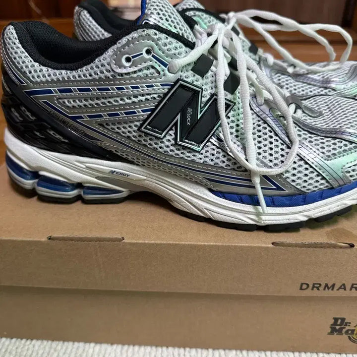 [BUNJANG] New Balance 1906R Silver Metallic Sneakers / [280] 뉴발란스 1906R 실버 메탈릭