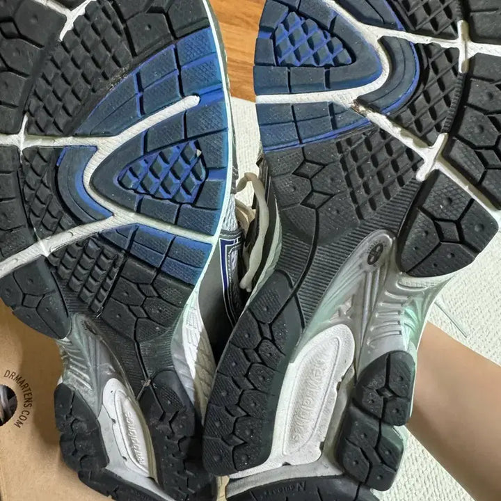 [BUNJANG] New Balance 1906R Silver Metallic Sneakers / [280] 뉴발란스 1906R 실버 메탈릭