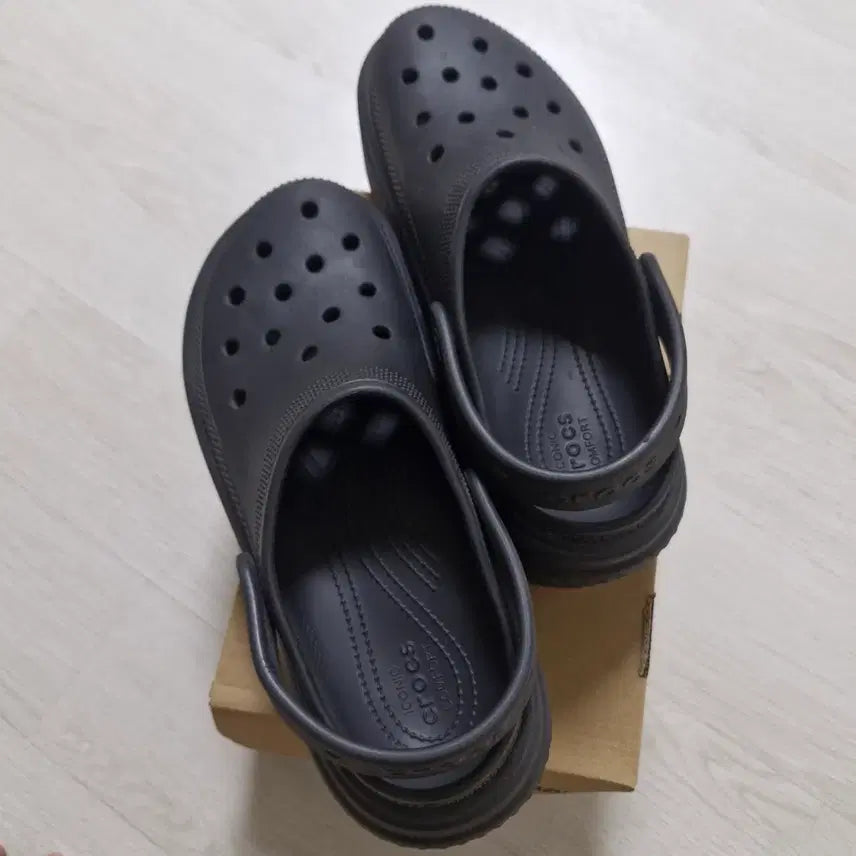 [SOLD OUT] 크록스 스톰프