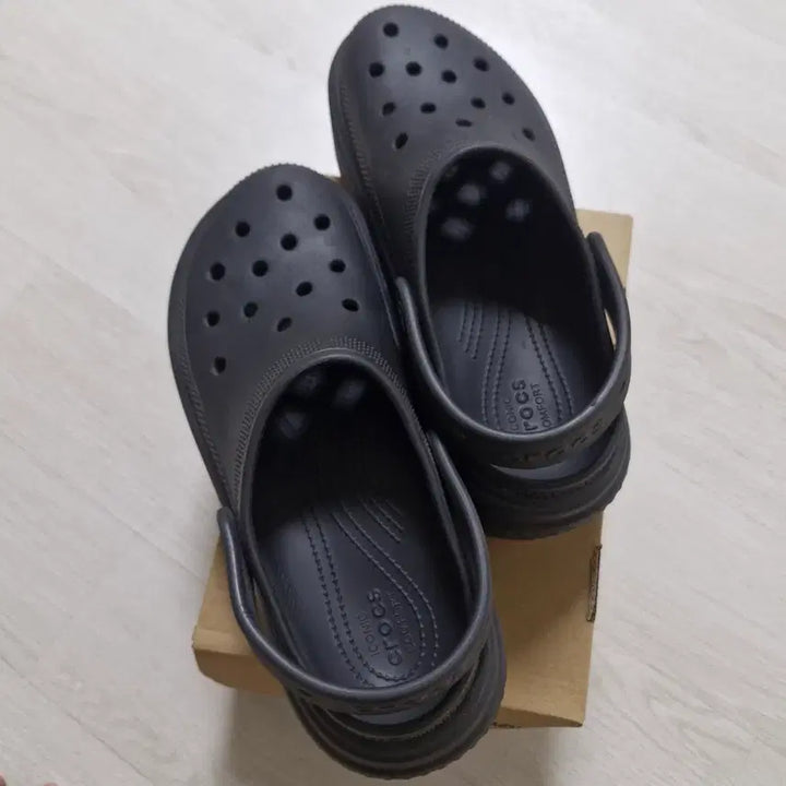 [SOLD OUT] 크록스 스톰프
