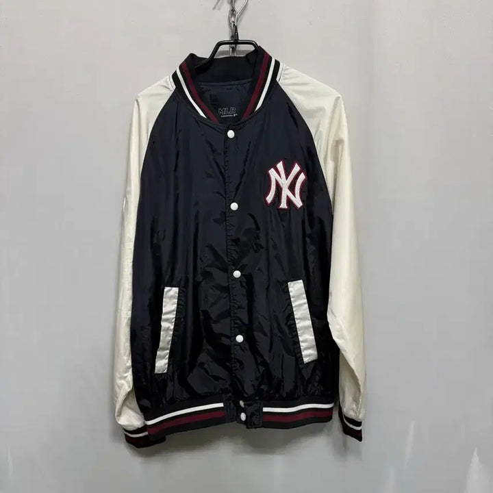 [BUNJANG] MLB New York Yankees Stadium Jumper / MLB 뉴욕 양키스 스타디움 점퍼