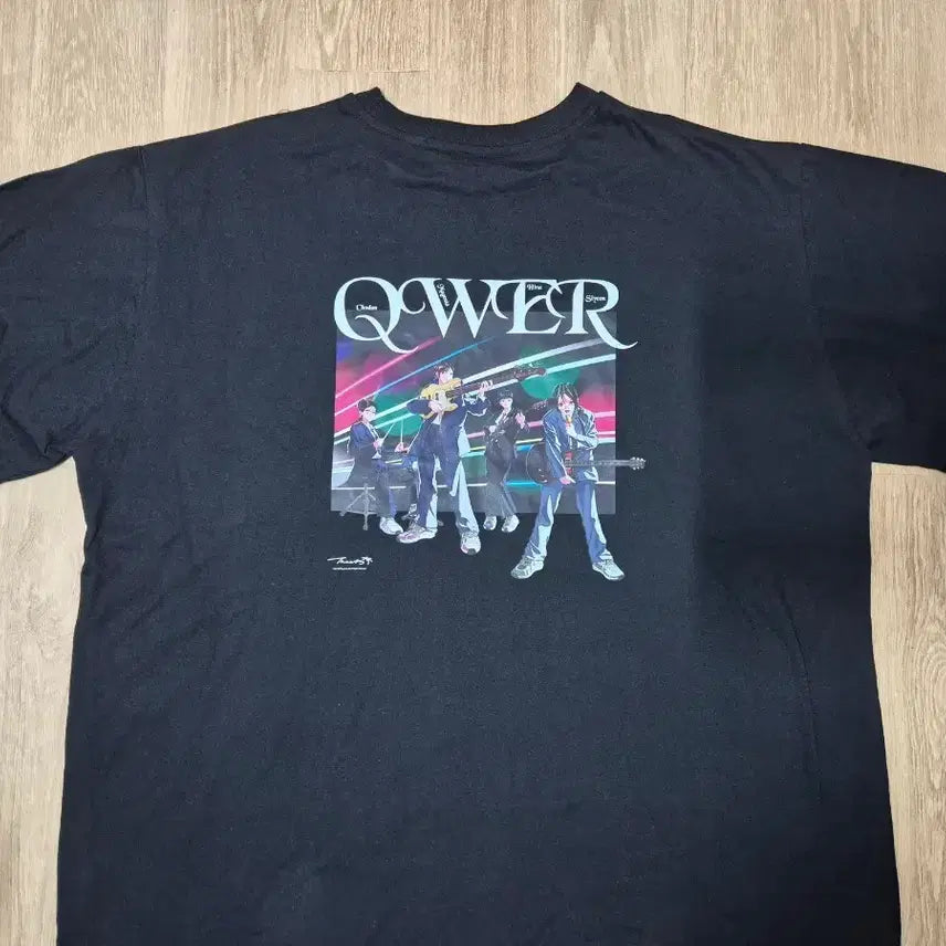 [SOLD OUT] 새제품 QWER 큐어 T셔츠 블랙 프린팅 티셔츠(반팔티) 한정판
