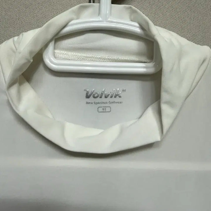 [BUNJANG] Valuik White Long Sleeve T-Shirt / Valuik 화이트 긴팔 티셔츠