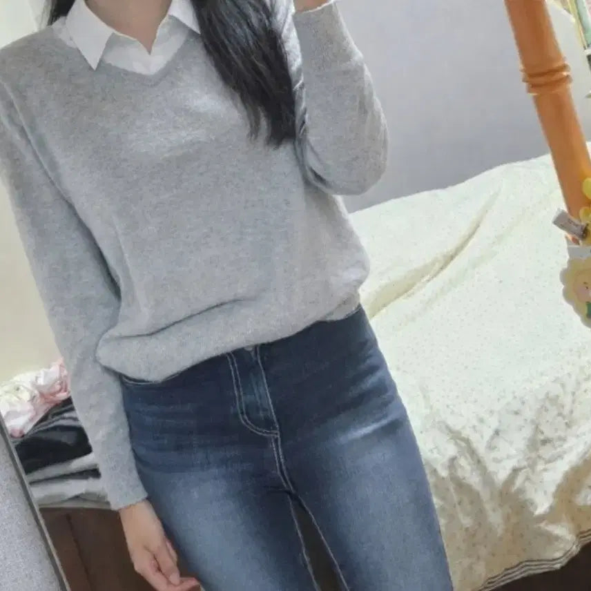 [BUNJANG] LaRoom Gray V-Neck Knit Sweater / 소재좋음 라룸 회색 그레이 브이넥 니트 오피스룩 데이트룩