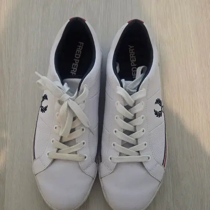 [BUNJANG] Fred Perry White Sneakers (285mm) / 프레드 페리 화이트 스니커즈 (285mm)