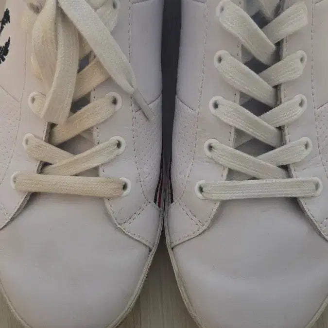 [BUNJANG] Fred Perry White Sneakers (285mm) / 프레드 페리 화이트 스니커즈 (285mm)
