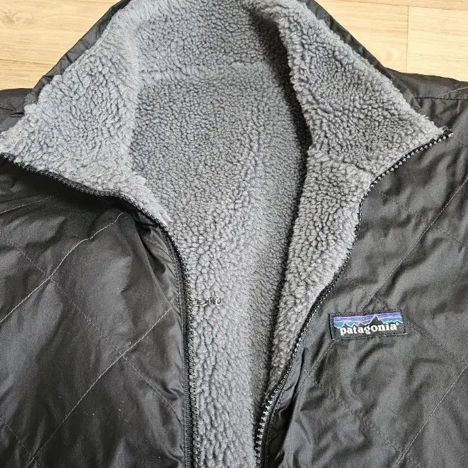 [BUNJANG] Patagonia Reversible Sherpa Fleece Jacket (Black/Grey) M / 파타고니아 리버시블 후리스(블랙/그레이) M