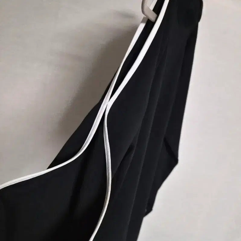 [BUNJANG] Rodeo Black Open Shoulder Blouse / 한번실착! 로데오 블랙 오픈 숄더 블라우스