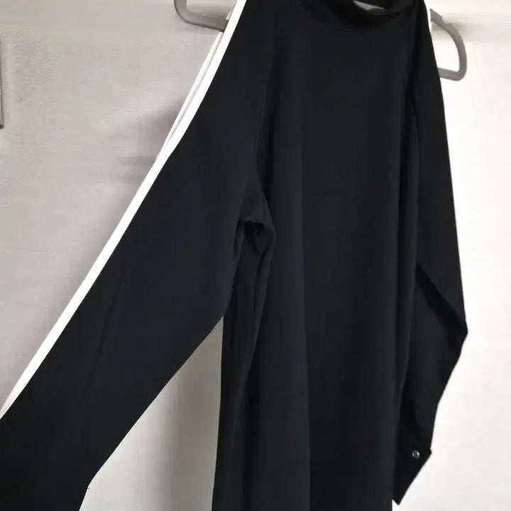 [BUNJANG] Rodeo Black Open Shoulder Blouse / 한번실착! 로데오 블랙 오픈 숄더 블라우스