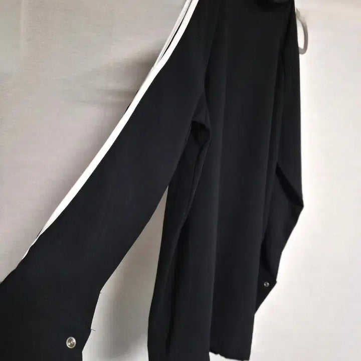 [BUNJANG] Rodeo Black Open Shoulder Blouse / 한번실착! 로데오 블랙 오픈 숄더 블라우스