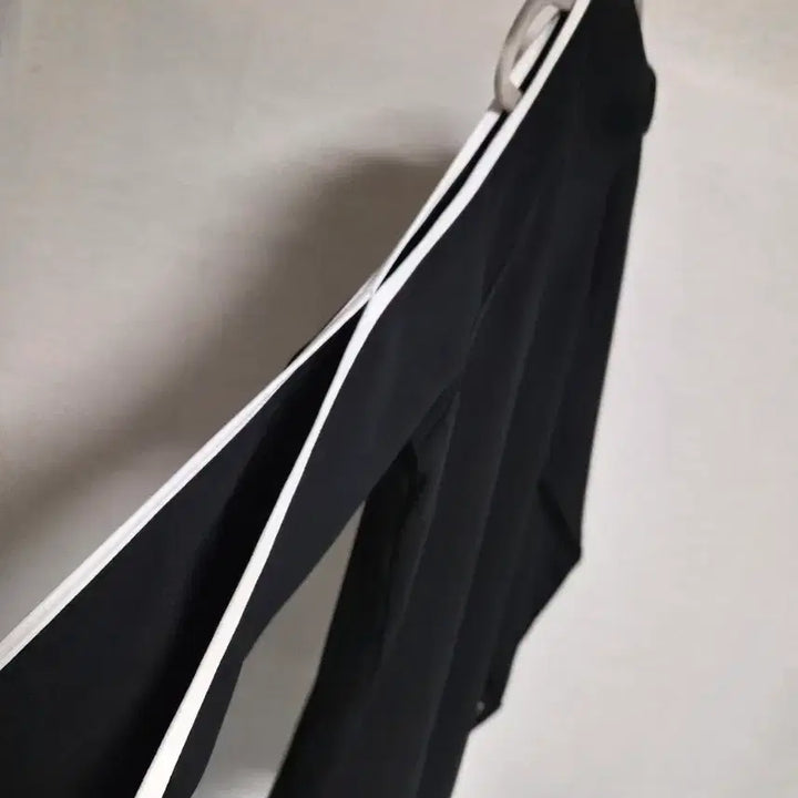 [BUNJANG] Rodeo Black Open Shoulder Blouse / 한번실착! 로데오 블랙 오픈 숄더 블라우스