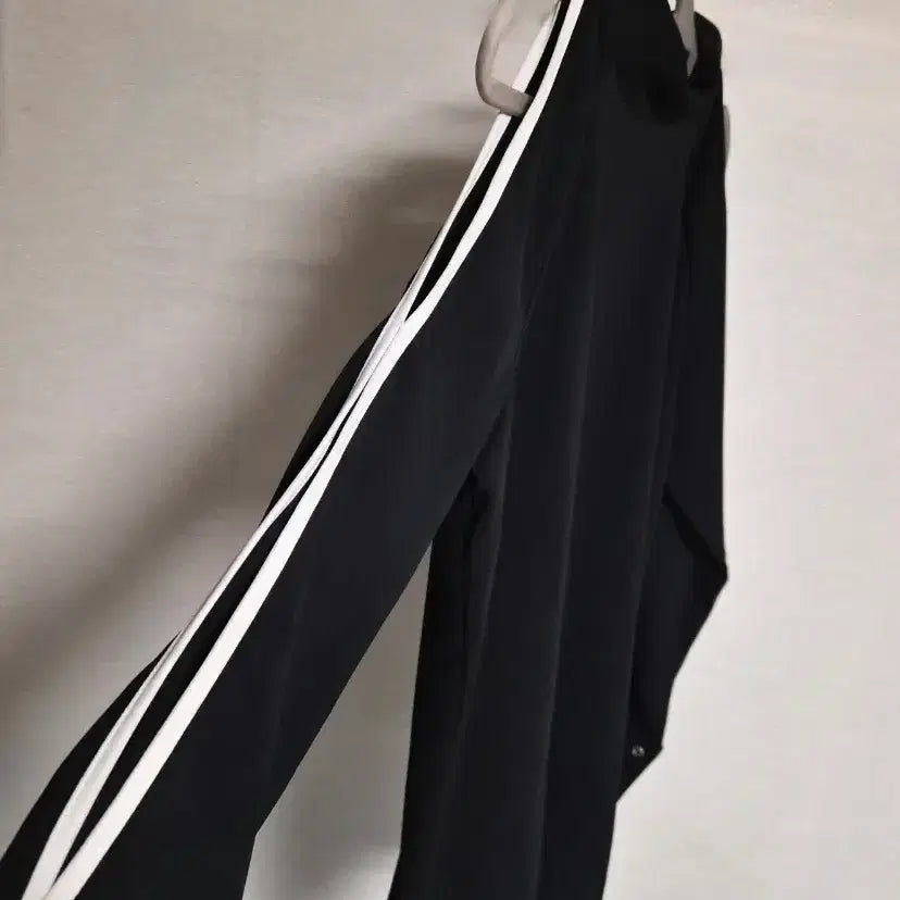 [BUNJANG] Rodeo Black Open Shoulder Blouse / 한번실착! 로데오 블랙 오픈 숄더 블라우스