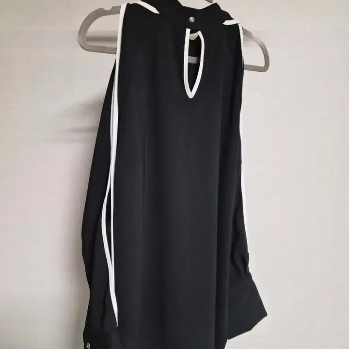 [BUNJANG] Rodeo Black Open Shoulder Blouse / 한번실착! 로데오 블랙 오픈 숄더 블라우스