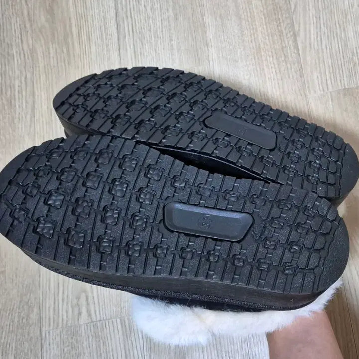 [BUNJANG] Black Platform Fur Lined Winter Slippers (235) / [새상품] 블랙 통굽 키높이 어그 슬리퍼(235)