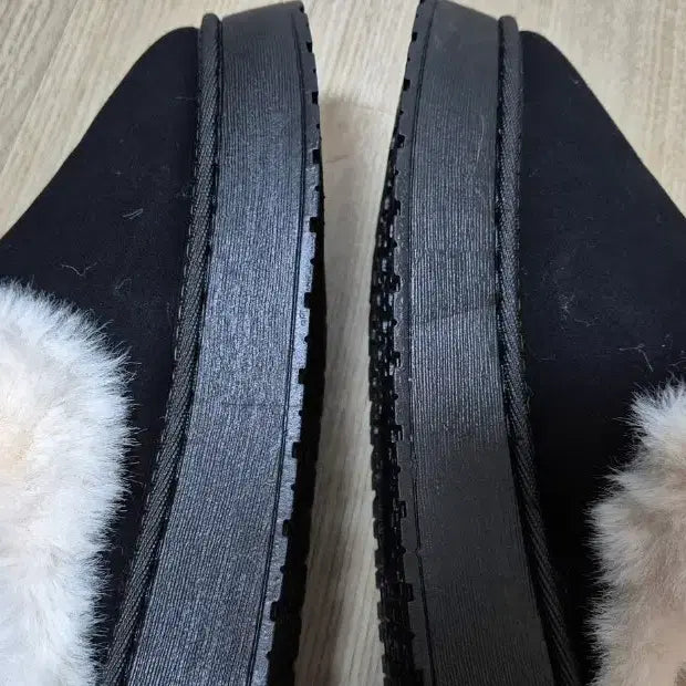 [BUNJANG] Black Platform Fur Lined Winter Slippers (235) / [새상품] 블랙 통굽 키높이 어그 슬리퍼(235)