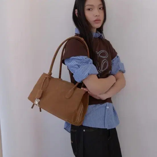 [BUNJANG] CERNI Lazy Baguette Bag Suede Shoulder Bag / CERNI Lazy Baguette Bag 스웨이드 숄더백 새상태