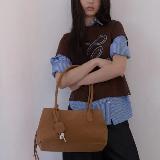 [BUNJANG] CERNI Lazy Baguette Bag Suede Shoulder Bag / CERNI Lazy Baguette Bag 스웨이드 숄더백 새상태