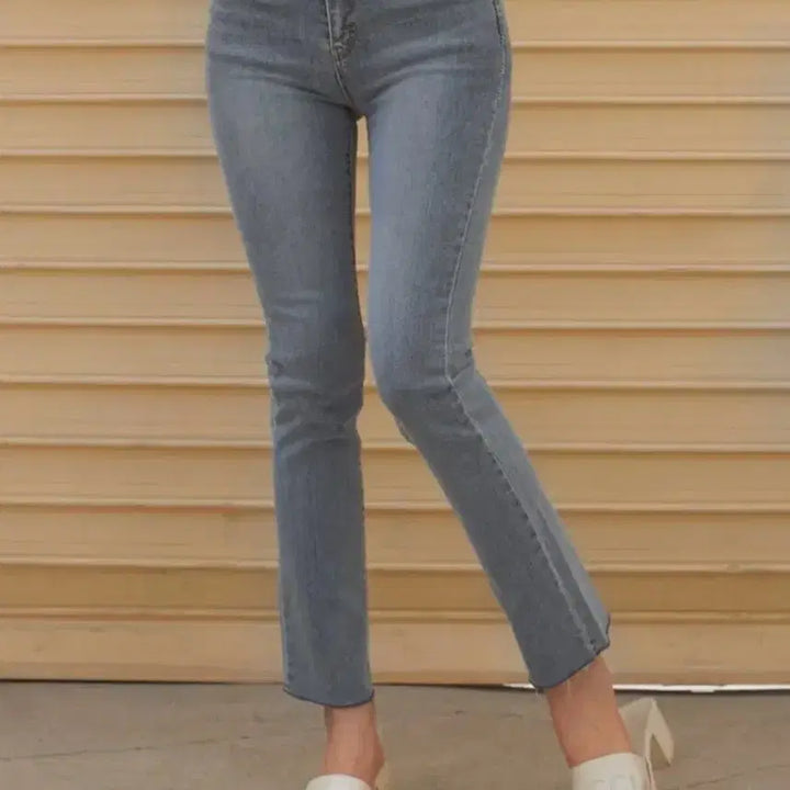 [BUNJANG] Kinda Me Straight Leg Jeans / 카인다미 골반볼륨업 연그레이 일자진 골반뽕 청바지 S