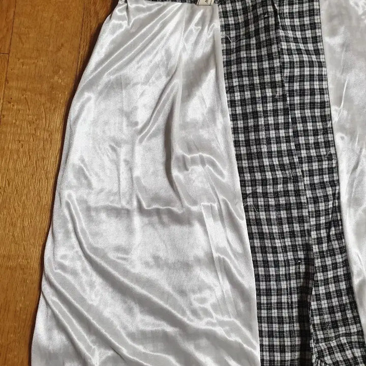 [BUNJANG] Unbalanced Frill Check Long Skirt / (새제품)언발 프릴 체크 롱스커트